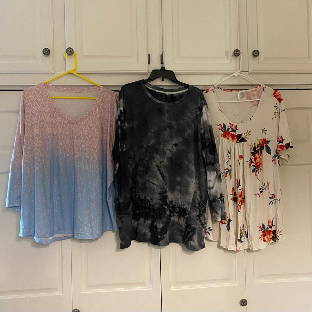 Set of 3 women’s tops size 4XL, stretchy!